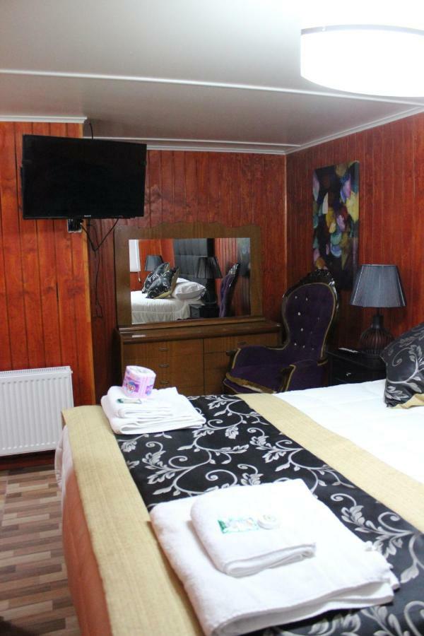 Hotel Forjadores Del Cabo De Hornos Puerto Williams Eksteriør billede